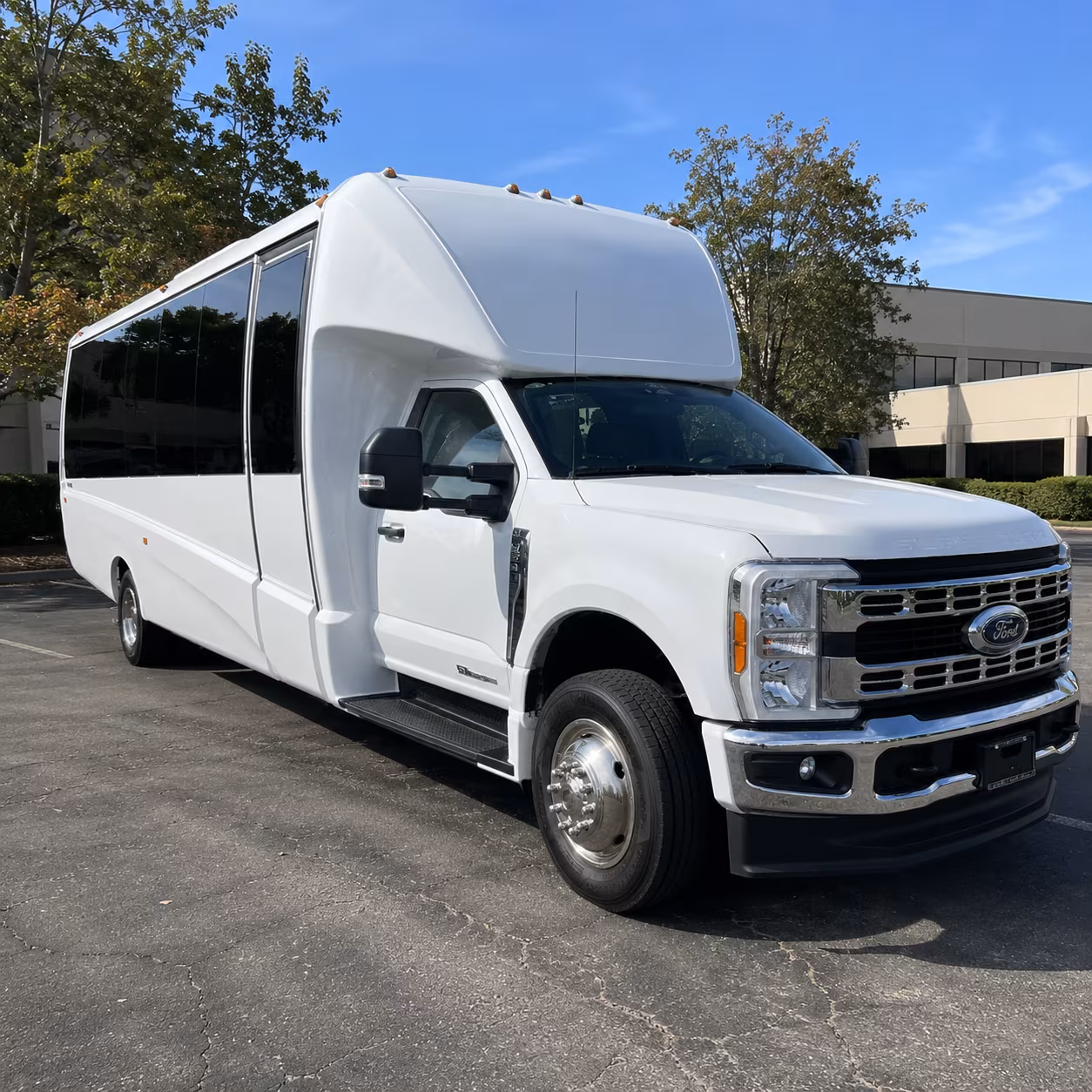 on the way to dove ridge vineyard or the ranch of lonesome dove a minibus handles the rural roads